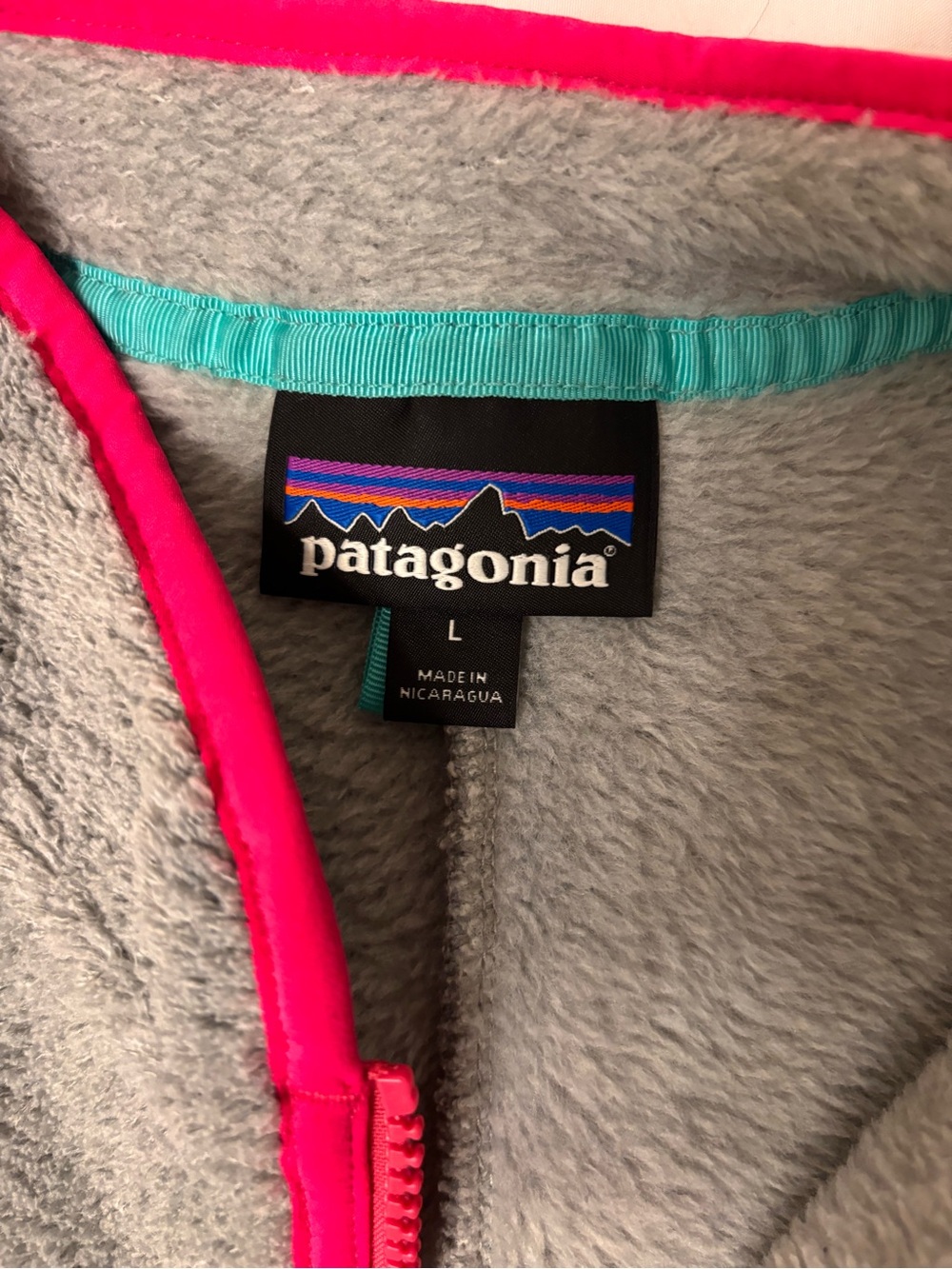 Patagonia Women’s Gray Fleece Quarter-Zip with Purple Pocket and Pink Trim - Picture 3 of 6